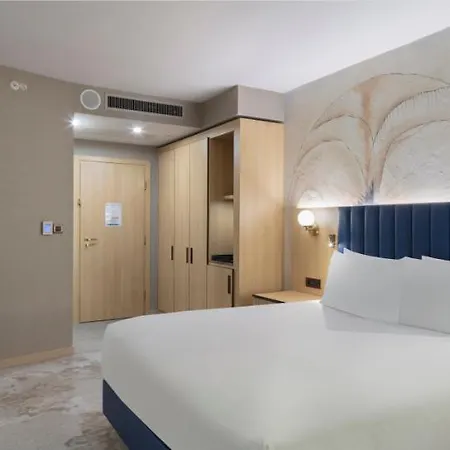 Doubletree By Hilton Center 4*