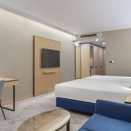 Doubletree By Hilton Center Hotel