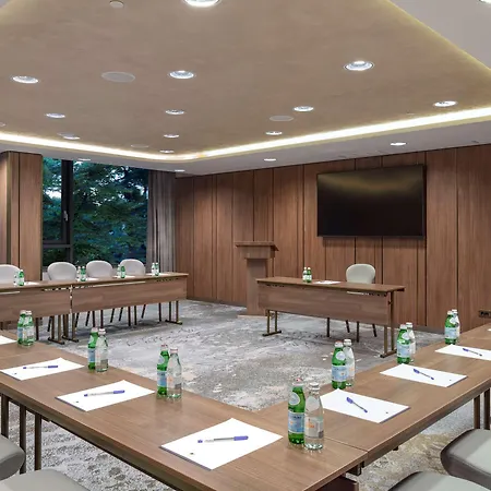 Doubletree By Hilton Center 플로브디프