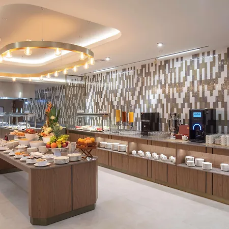 호텔 Doubletree By Hilton Center 4*