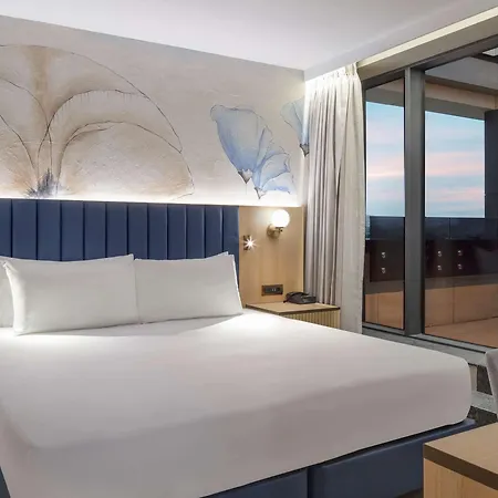 Doubletree By Hilton Center 플로브디프