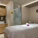 Doubletree By Hilton Center Отель