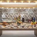 Отель Doubletree By Hilton Center 4*