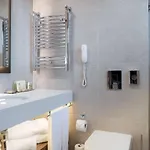Doubletree By Hilton Center Hotel 4*
