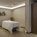 Отель Doubletree By Hilton Center