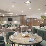 Doubletree By Hilton Center Отель