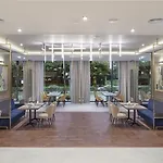 Doubletree By Hilton Center