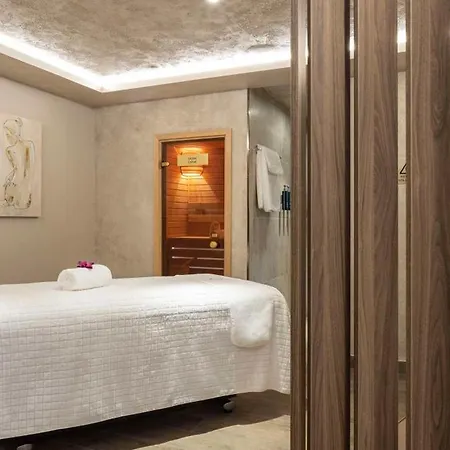 Doubletree By Hilton Center 4*