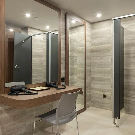 Doubletree By Hilton Center Hotel 4*