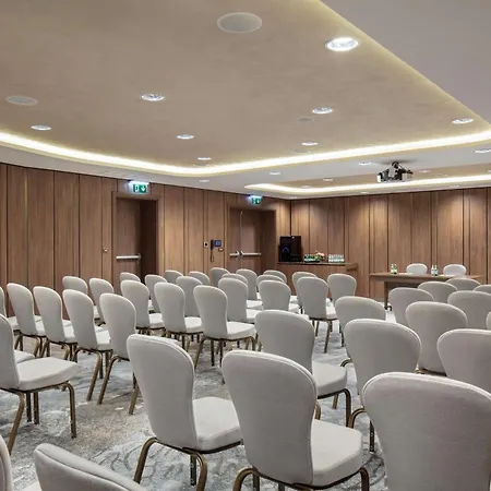 Doubletree By Hilton Center 4*