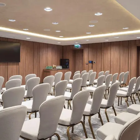 Doubletree By Hilton Center بلوفديف