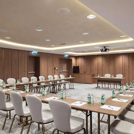 Doubletree By Hilton Center 4*