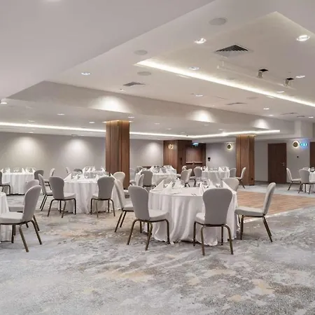 فندق Doubletree By Hilton Center بلوفديف