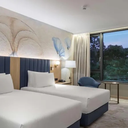 Doubletree By Hilton Center