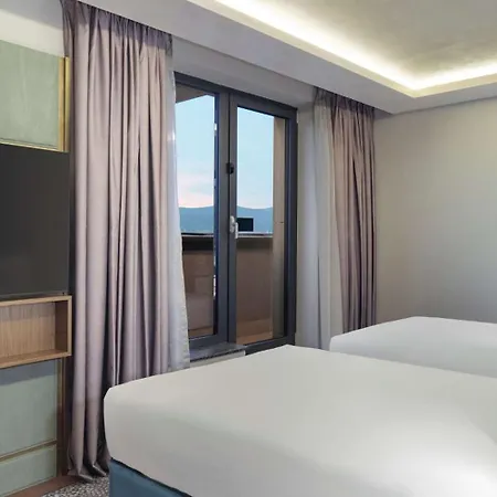 فندق Doubletree By Hilton Center 4*