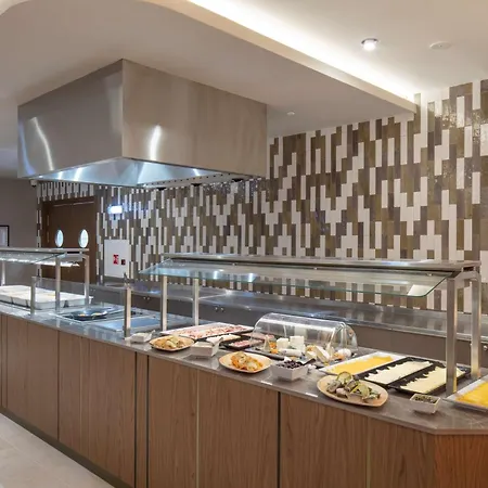 Отель Doubletree By Hilton Center
