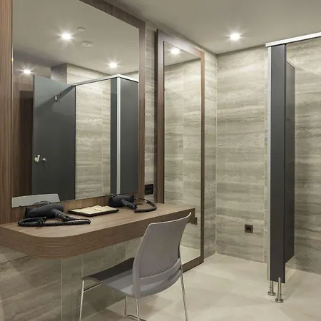 فندق Doubletree By Hilton Center