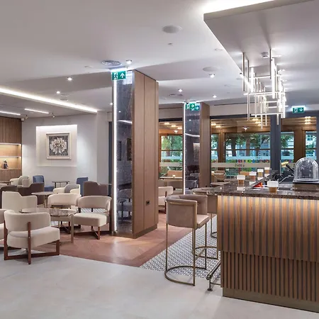 Хотел Doubletree By Hilton Center