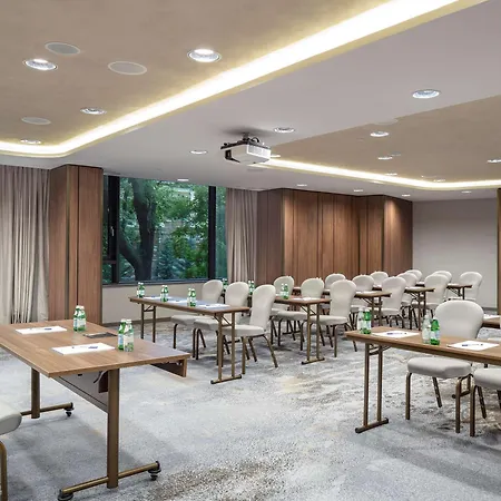 Doubletree By Hilton Center فندق بلوفديف