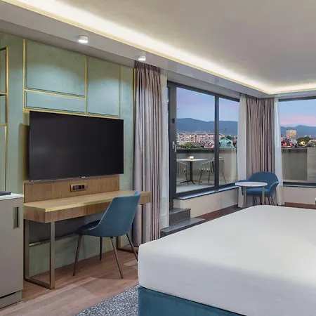 Doubletree By Hilton Center Хотел