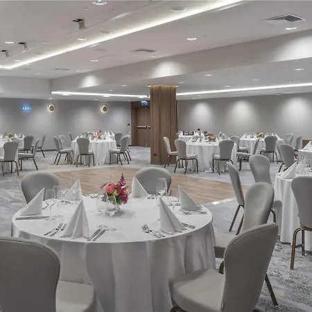 Doubletree By Hilton Center Hotel