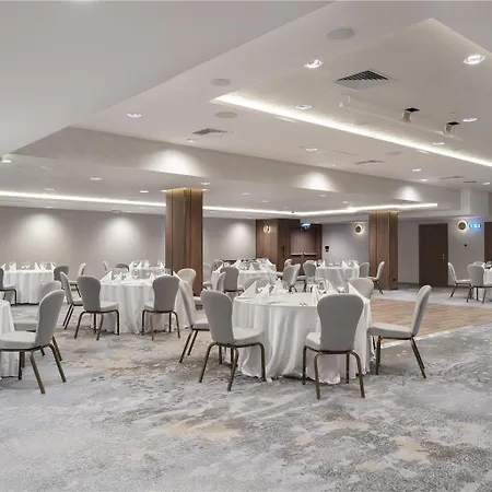 Doubletree By Hilton Center Хотел 4*