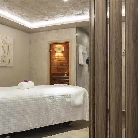 Doubletree By Hilton Center 4*