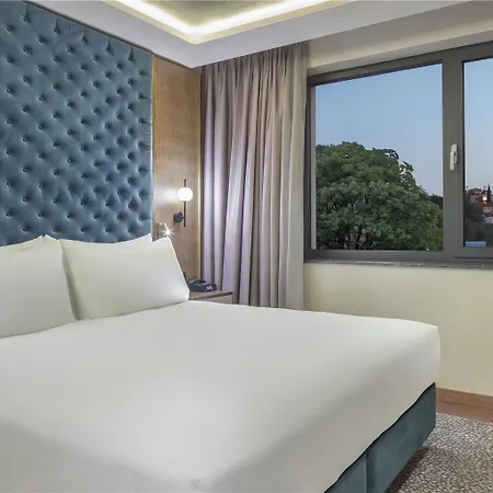 Хотел Doubletree By Hilton Center
