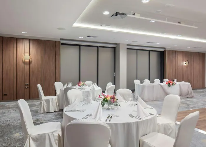 Ξενοδοχείο Doubletree By Hilton Center 4*