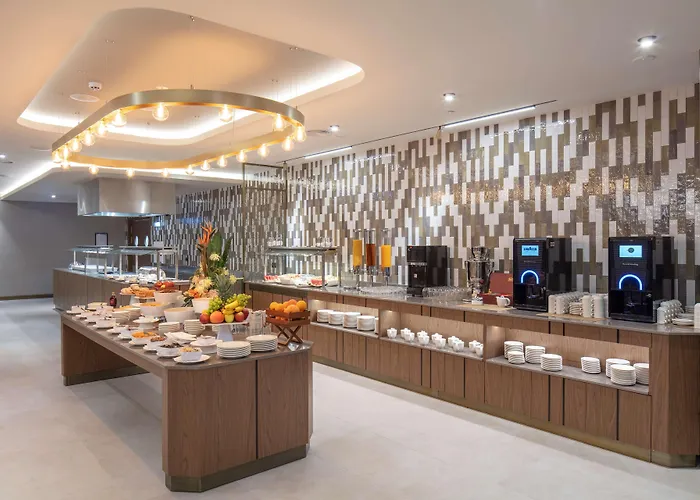 Ξενοδοχείο Doubletree By Hilton Center 4*